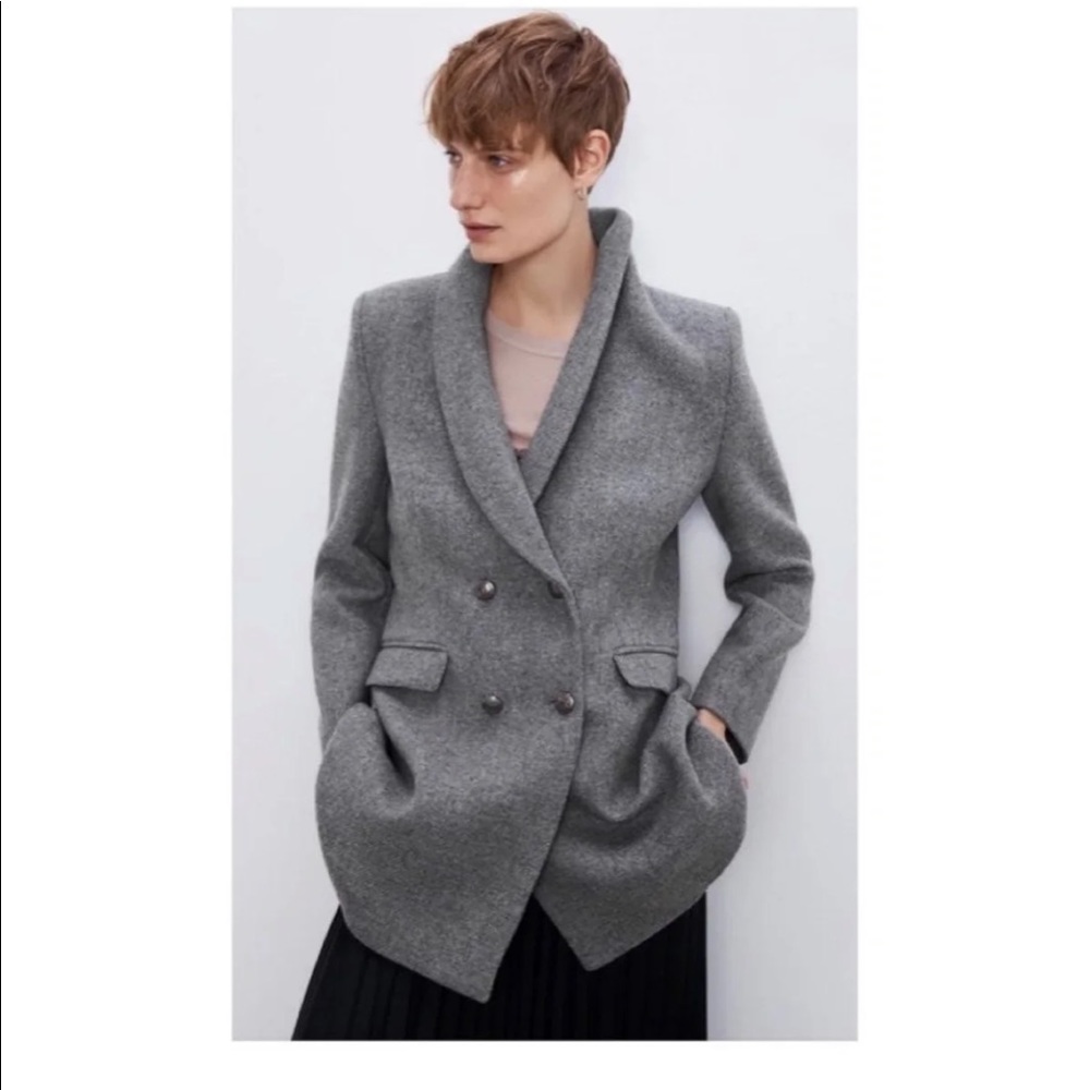 Double Breasted Buttoned Coat.